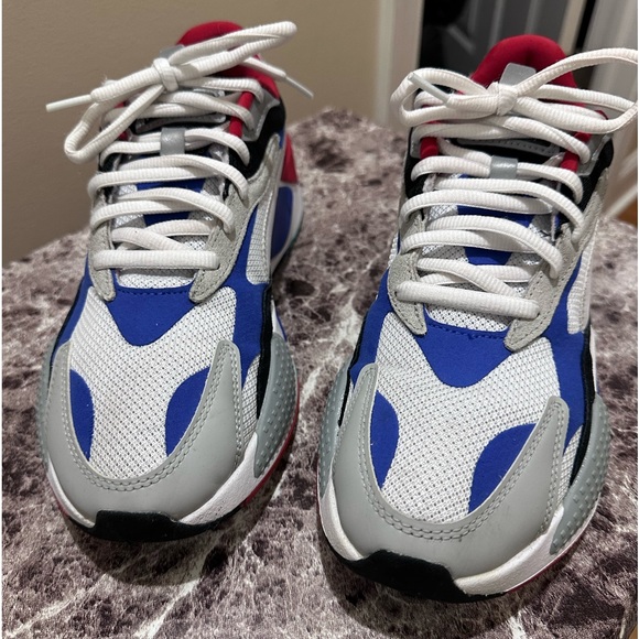 PUMA SNEAKERS FOR MEN SIZE 9.5 WORN A FEW TIMES GOOD CONDITION - Picture 2 of 4